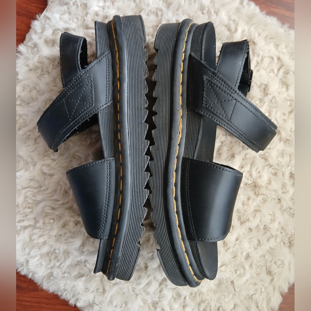 🌟 Dr. Martens Women's VOSS Leather Strap Sandals - Picture 6 of 13